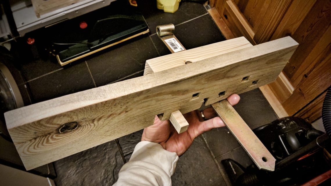 box joint jig router table